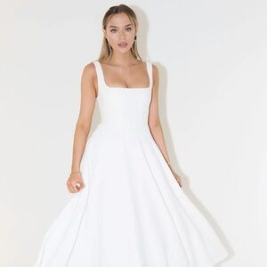 NWOT Elegant White Sleeveless Dress